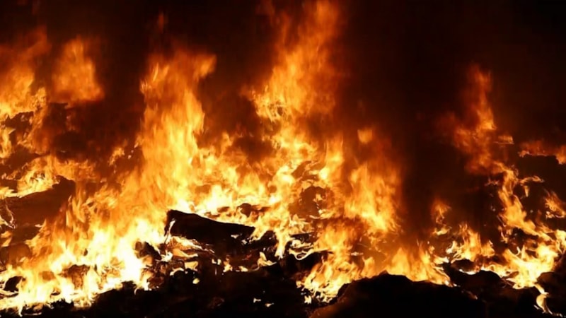 Aksaray'da çöplükten yükselen alevler korkuttu