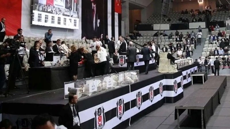 Beşiktaş'ta olağanüstü genel kurul toplantısı