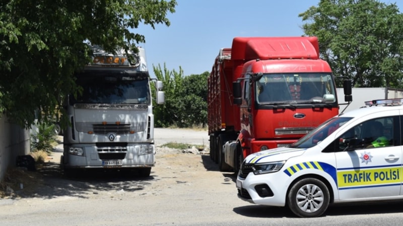 Kırklareli'de tır parkı dışında park eden sürücülere ceza