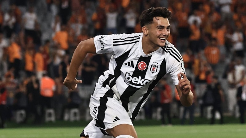 Beşiktaş'ın genç golcüsü Mustafa Hekimoğlu YKS’ye girdi