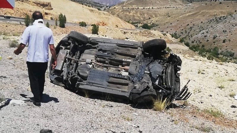 Malatya'da otomobilin bariyerlere çarparak takla attığı kazada bir kişi öldü