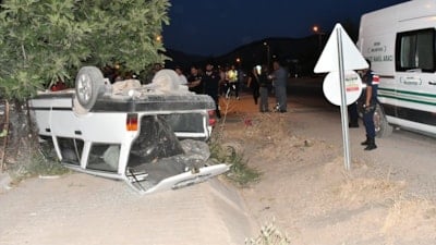 Adıyaman'da devrilen otomobildeki yaşlı çifti ölüm ayırdı