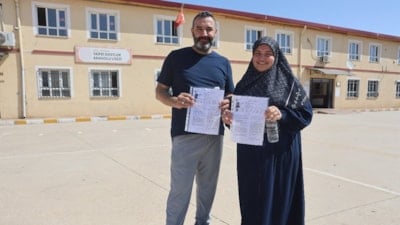 Hatay'da üniversite sınavına el ele giren çift: Yan yana ter döktüler