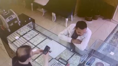 Ardahan'da kuyumcuya sahte altın satan 3 dolandırıcı yakalandı