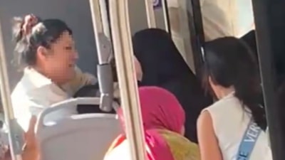 Denizli'de otobüste başörtülü kadına saldırı