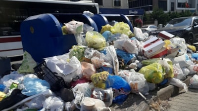 İzmir'de tekrar çöp dağları oluştu