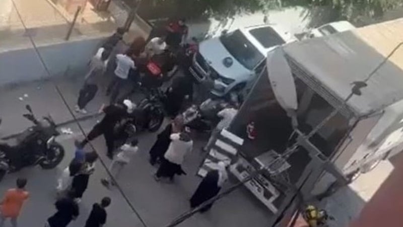 Esenyurt’ta üst araması gerginliği: Polis kalabalığa biber gazıyla müdahale etti