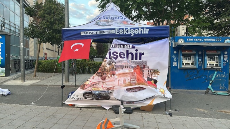 Eskişehir’de AK Parti standına zarar veren şüpheli gözaltına alındı