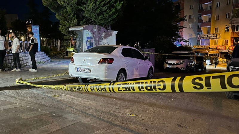 Bursa’da park halindeki otomobil kurşunlandı