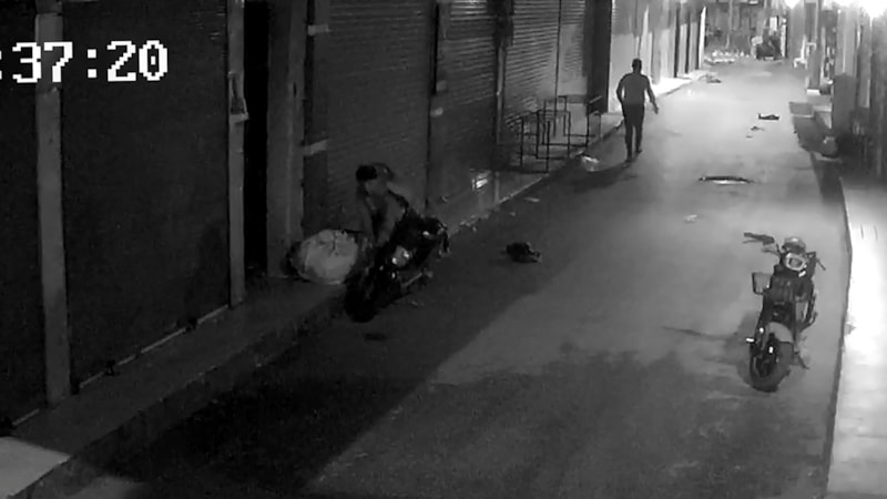 Adana'da sokak sokak gezip motosiklet çaldılar