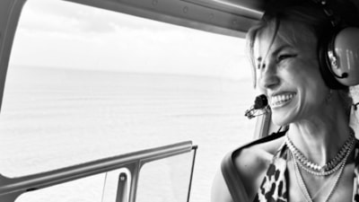 Çağla Şıkel, çocuklarıyla Bali'ye gitti! Helikopterden video paylaştı