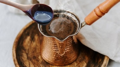 Kahvenin içine bir kaşık ekleyin, bağırsakları saat gibi çalıştırın