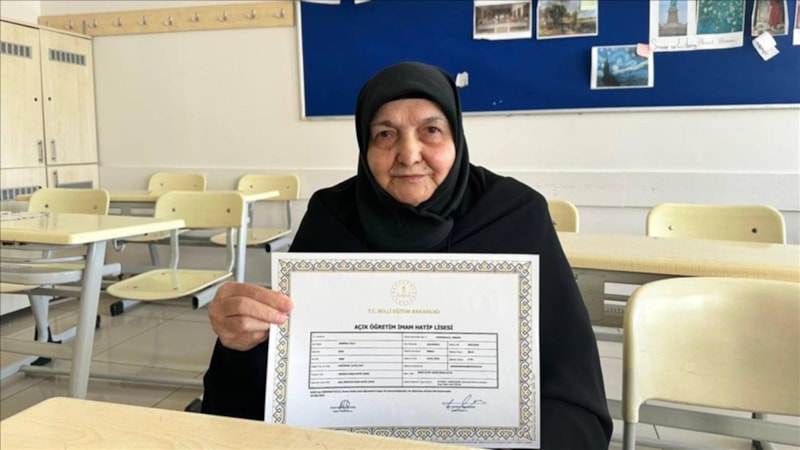 Eşinin vefatından sonra hayalini gerçekleştirdi: 78 yaşında hafız oldu