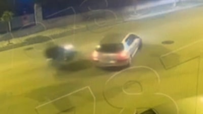 Edirne'de 'Dur' ihtarına uymayan motosiklet, otomobil ile çarpıştı