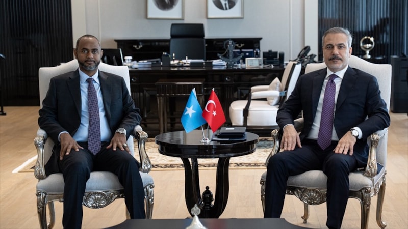 Hakan Fidan, Somali Denizcilik Bakanı Nur ile görüştü