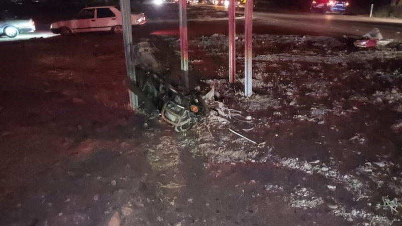 Hatay'da hafif ticari araçla çarpışan motosikletin sürücüsü öldü