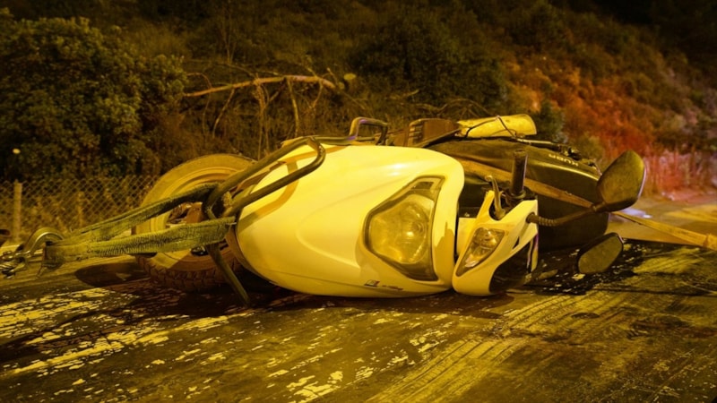 İzmir'de kamyonetin çarptığı motosikletteki baba yaşamını yitirdi