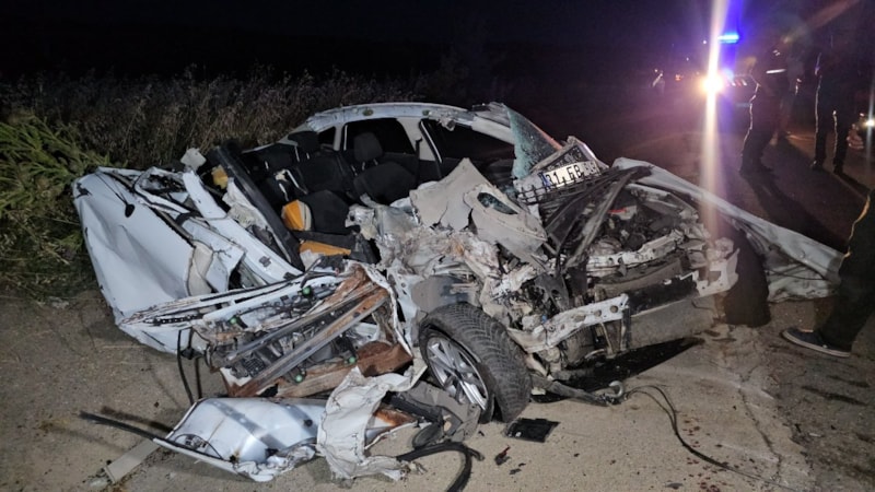 Edirne'de tıra çarpan otomobilin sürücüsü ağır yaralandı