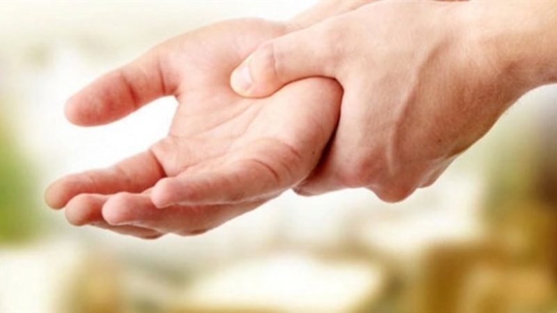 Sık sık eliniz titriyorsa dikkat! Bu hastalıkların belirtisi olabilir