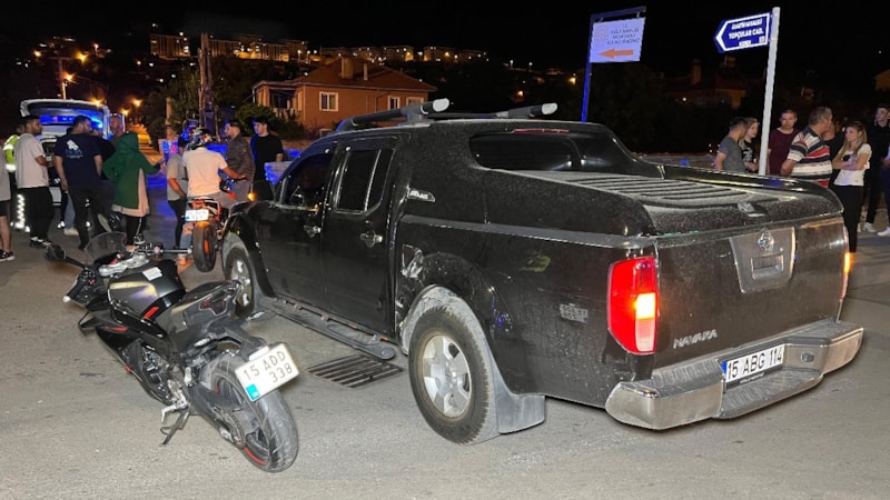 Burdur'daki kazada motosiklet ile kamyonet çarpıştı