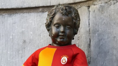 Manneken Pis heykeli, Galatasaray formasını giydi