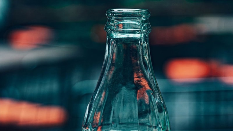 Cam şişe kullananlar dikkat: Daha fazla mikroplastik içeriyor olabilir