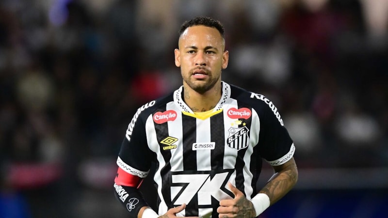 Neymar 6 ay daha Santos'ta