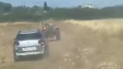 Aydın'da otomobil sürücüsü kendisine çarpan traktörü dakikalarca kovaladı