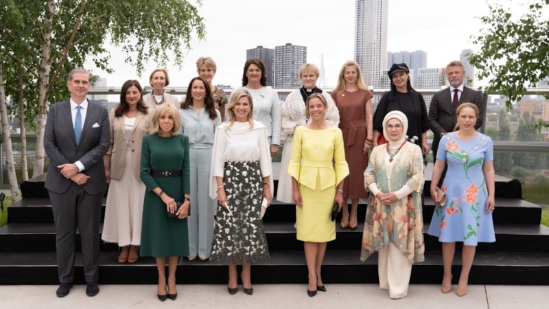 Hollanda Kraliçesinin ev sahipliğindeki özel programa Emine Erdoğan'dan katılım