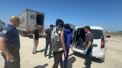 Sakarya'da İtalya’ya geldiklerini zanneden 3 kaçak, tırdan atlayıp kaçmaya çalıştı