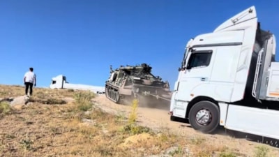 Ankara'da yolda kalan tırların imdadına tank yetişti
