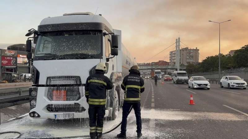 Kocaeli'de korku dolu anlar: Gaz yüklü tankerde yangın çıktı