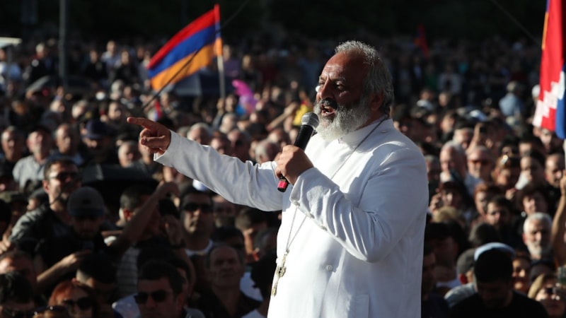 Ermenistan'da darbeci Başpsikopos tutuklandı