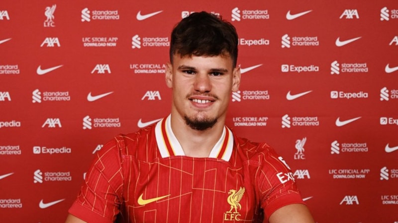 Liverpool, Milos Kerkez'i duyurdu