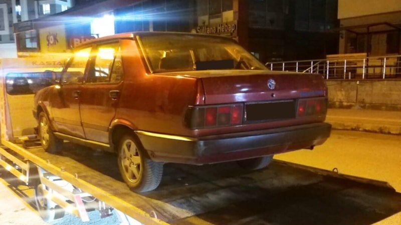 Kastamonu'da drift atan ehliyetsiz sürücünün aracı trafikten men edildi