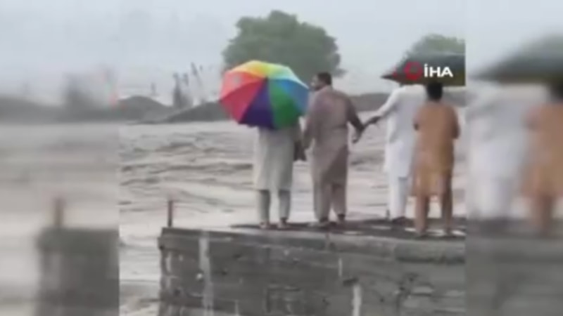 Pakistan’da muson yağışları etkili oldu