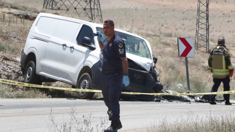 Ankara'da hafif ticari araçla otomobil çarpıştı: 1 ölü, 1 yaralı