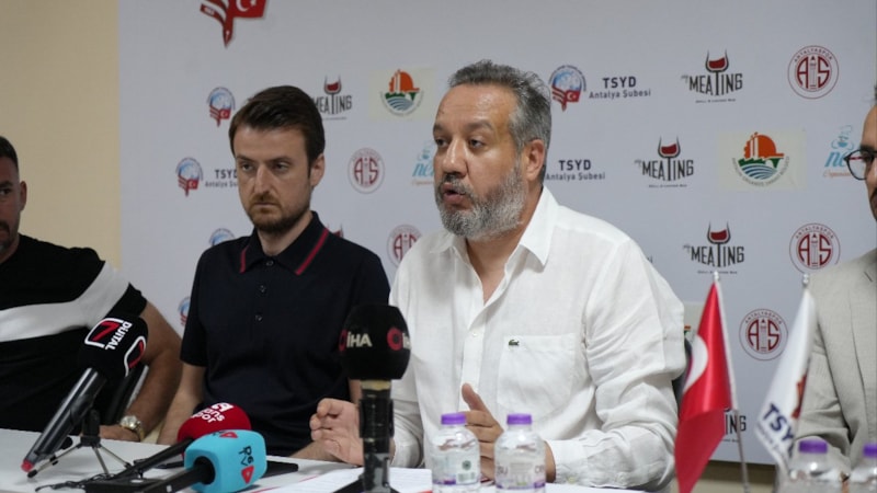 Antalyaspor Başkanı Sinan Boztepe, istifa edeceğini duyurdu