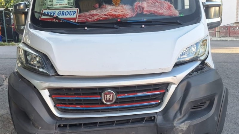 Karabük’te okul servisi ile otomobil çarpıştı: 3 yaralı