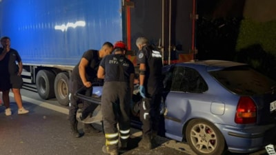 Bursa'da kamyonun altına giren otomobildeki 1 kişi öldü