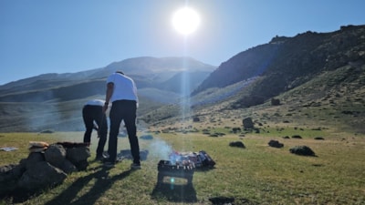 Adilcevaz’da sıcaklardan kaçış: Vatandaşların yeni rotası Süphan Dağı