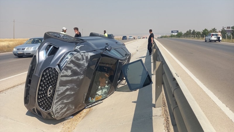 Afyonkarahisar'da otomobil devrildi: 1 ölü 3 yaralı