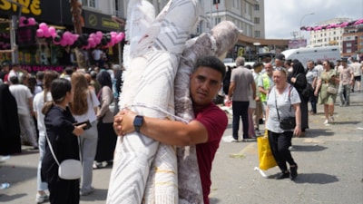 İstanbul'da indirim kalabalığı vatandaşları hastanelik etti