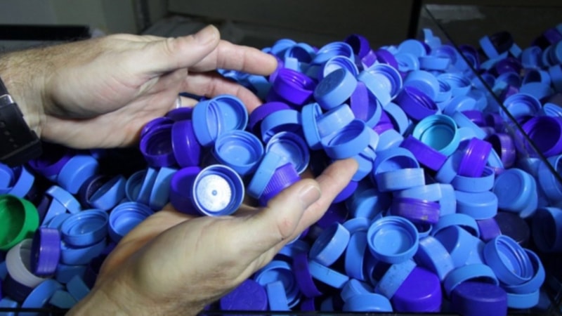 Tekerlekli sandalye için özellikle mavi kapak toplanmasının sebebi bakın neymiş