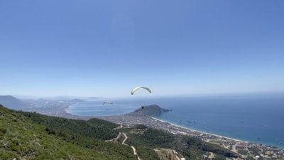 Alanya'da yamaç paraşütü kazasında bir kişi yaralandı
