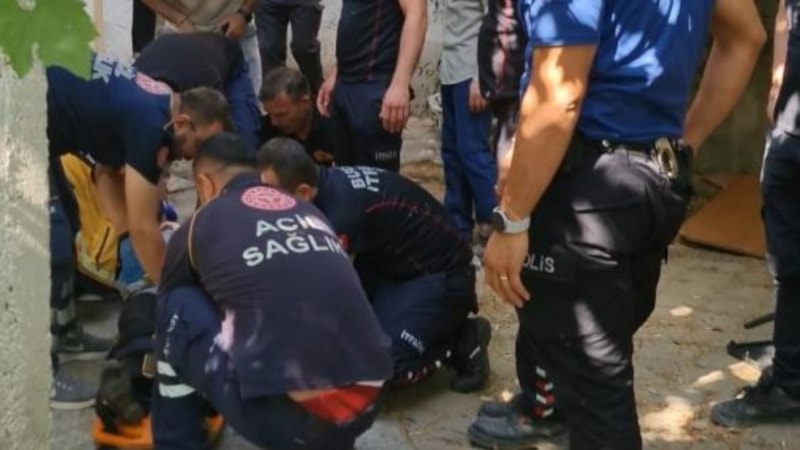 Burdur'da anne ve kızı ahşap balkonun çökmesiyle yaralandı