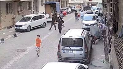 İstanbul'da sokak ortasında cebinden telefonu çalındı