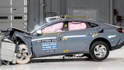 Hyundai, çarpışma testlerinde rakiplerini geride bıraktı