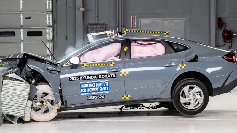 Hyundai, çarpışma testlerinde rakiplerini geride bıraktı