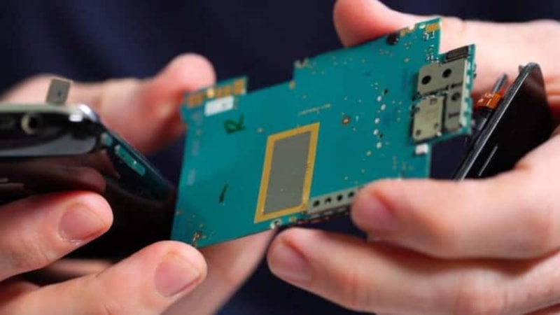 Eski telefonunuzda altın var: Bilim insanları, elektronik atıklardan maden çıkarmanın yolunu buldu